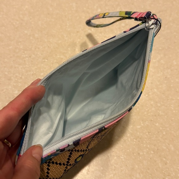 NWT Vera Bradley Marian Floral Beach Wristlet Zip Top - Picture 5 of 6
